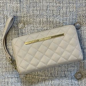 Steve Madden B Zippy Large Zip Around Wallet-Off White
Faux Leather, 8.25"x4.25"